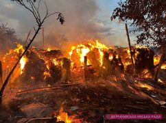 Появились фото последствий вчерашнего удара по Казачьей Лопани в Харьковской области