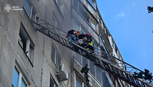 Обстріл багатоповерхівки в Харкові: ДСНС врятувала життя 12 людей, у тому числі маленькій дитині