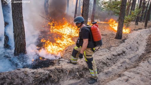 На Харківщині через масштабну пожежу продовжують відселяти людей