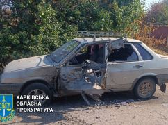 Атака дрона на цивільне авто на Харківщині: Прокуратура показала понівечену машину