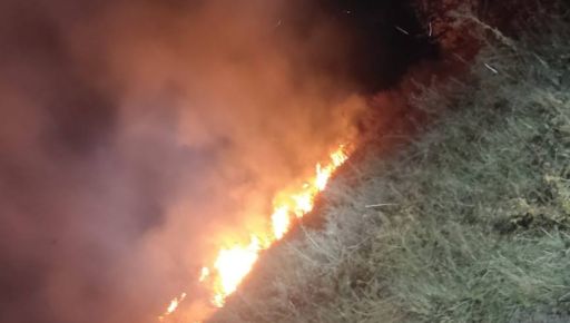 Пожар и поврежденная ЛЭП: В Харькове показали последствия взрыва УАБ в пригороде