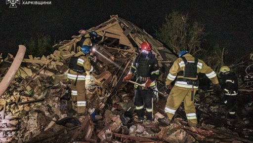 ДСНС показала кадри з місця авіаудару по житлових будинках у Харкові