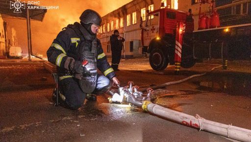 В Харькове пожар в результате ночных обстрелов Новобаварского района тушат уже 12 часов - мэр