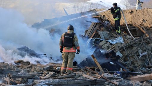 У Харківському районі під завалами зруйнованого дому шукають чоловіка