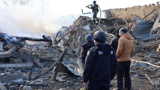 Під Харковом на місці авіаудару більше доби шукають чоловіка