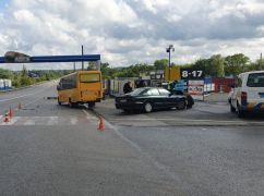 На объездной в Харькове ВАЗ влетел в Mitsubishi: Два человека – в больнице