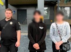 В Харьковской области подростка, который заночевал у подруги, утром нашла мать с копнами