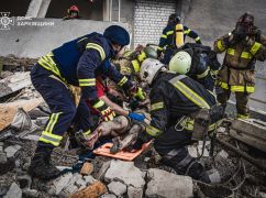 В Харькове пожар на обстрелянном предприятии тушат трое суток, шесть человек – пропавшие без вести