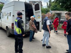 Поліцейські Харкова евакуювали понад 130 людей з прифронтових громад