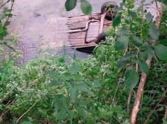 Двое погибших в ДТП: автомобиль слетел в реку на Изюмщине