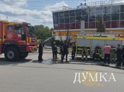 В Харькове возле рынка "Барабашово" вспыхнули деревья (ФОТОФАКТ)