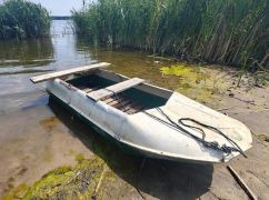 На Харківщині двоє чоловіків викрали човен просто з берега