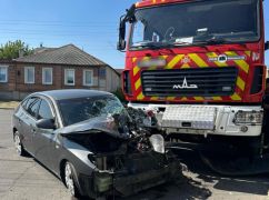 В Харькове Hyundai столкнулся с пожарным авто