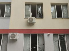 Окупанти влучили "Шахедами" в будинки навпроти районної лікарні в Чугуєві: кадри з місця