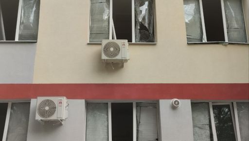 Оккупанты попали "Шахедами" в дома напротив районной больницы в Чугуеве: кадры с места