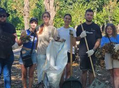Під час прибирання знайшли уламки "Шахеда": Молодь "Успішного Харкова" працювала в Центральному парку