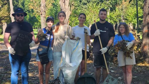 Під час прибирання знайшли уламки "Шахеда": Молодь "Успішного Харкова" працювала в Центральному парку