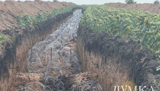 "Робимо свою справу": Як біля кордону з РФ збирають урожай на Харківщині (ФОТОРЕПОРТАЖ)