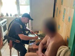 У Харкові чоловік систематично знущався з матері