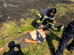 На Харківщині пенсіонер без свідомості опинився у вогняній пастці: фото з місця