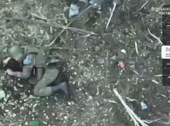 Харьковские пограничники сняли "мертвого" оккупанта на видео