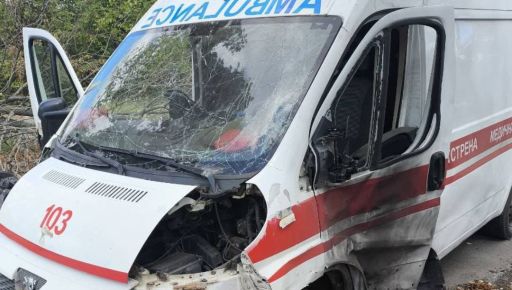 В Харьковской области вражеский дрон атаковал машину скорой: пострадали медики