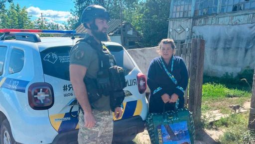 Полицейские Харькова эвакуировали из прифронтовых громад более 50 человек