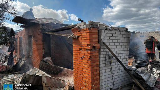 Прокуратура показала фото с места удара РСЗО по дому в Харьковской области