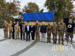 В Харькове представители власти и военные отметили День флага Украины (ФОТОРЕПОРТАЖ)
