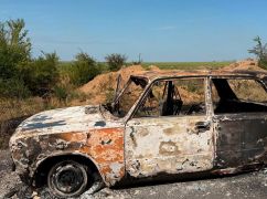 Копи показали, що залишилося від машини з людьми, по якій влучив російський дрон на Харківщині