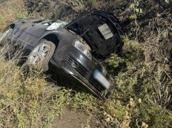 На харьковской трассе перевернулся автомобиль: внутри был двухлетний ребенок
