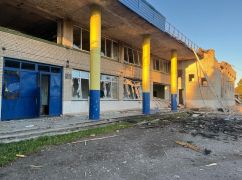 Оккупанты разбомбили центр села на Харьковщине: кадры с места