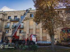 У Харкові пожежу на місці зруйнованого ракетою цеху гасили майже шість годин: кадри з місця