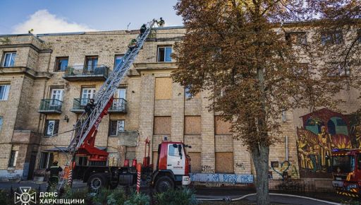 В Харькове пожар на месте разрушенного ракетой цеха тушили почти шесть часов: кадры с места