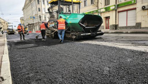 Ремонт доріг у Харкові: Мерія показала, чим зайняті майже 200 комунальників