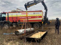 На Харьковщине местные нашли тубус с боевыми ракетами прямо посреди поля