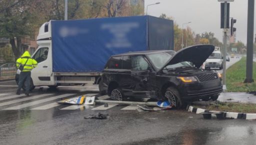 На Клочківській у Харкові сталася аварія — водій у лікарні