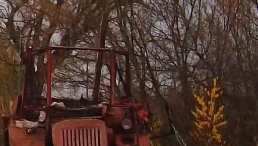 На Харківщині окупанти дроном убили пенсіонера, який виїхав із двору на тракторі