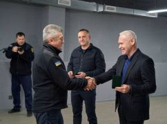 В Харькове отметили спасателей, которые выносили детей из задымленного подвала