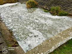 На Харківщині побіліла річка: забруднення перевіряє прокуратура