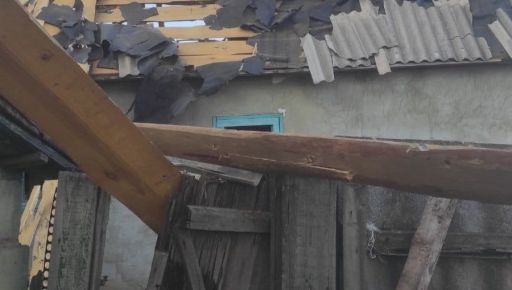 Появились фото дома в Харьковском районе, который вчера из РСЗО расстреляли россияне