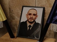 В Харькове провели в последний путь офицера полиции, автомобиль которого попал в российскую засаду