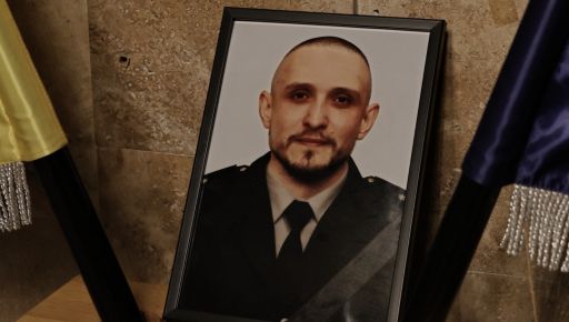 У Харкові провели в останню путь офіцера поліції, автомобіль якого потрапив у російську засідку