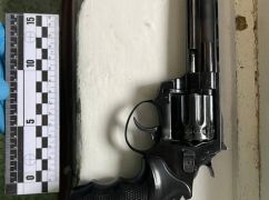 Полиция заявила об обнаружении арсенала оружия во время обыска в Харькове