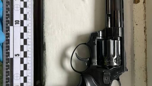 Поліція заявила про виявлення арсеналу зброї під час обшуку в Харкові