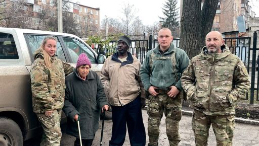 "Белые Ангелы" эвакуировали гражданина Танзании, работавшего учителем английского языка у Купянском районе