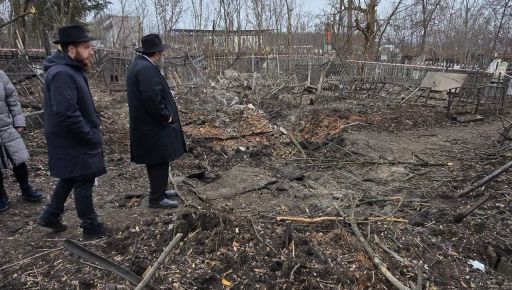 В Харькове российская авиабомба повредила еврейское кладбище: кадры с места