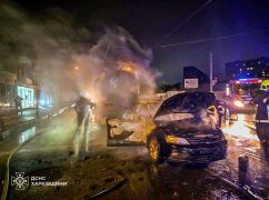 В Харькове после ДТП загорелись легковушка и трамвай: кадры с места