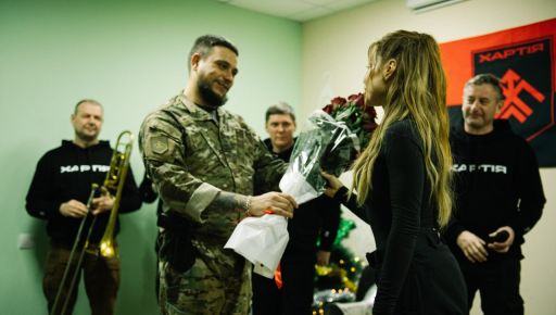 Тина Кароль приехала к "хартийцам" на Купянском направлении