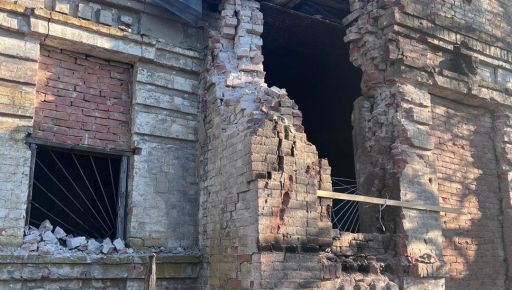 Правоохранители показали поврежденную библиотеку на Харьковщине после атаки дронов